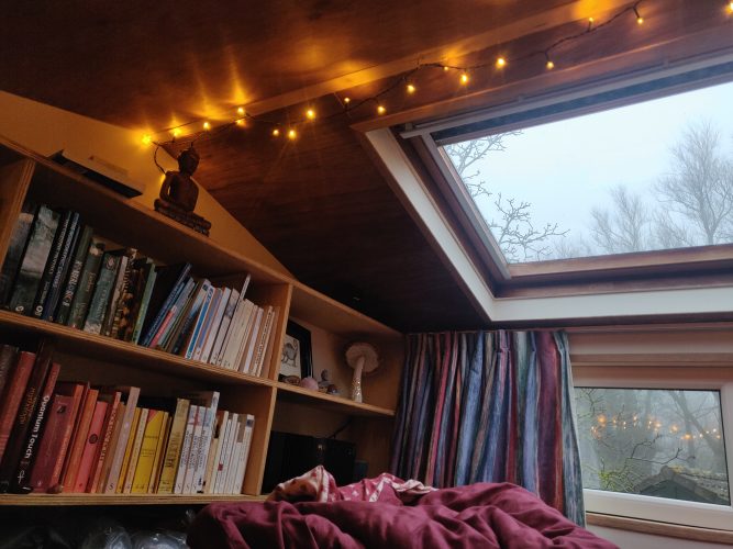 interieur slaapkamer boekenkast
